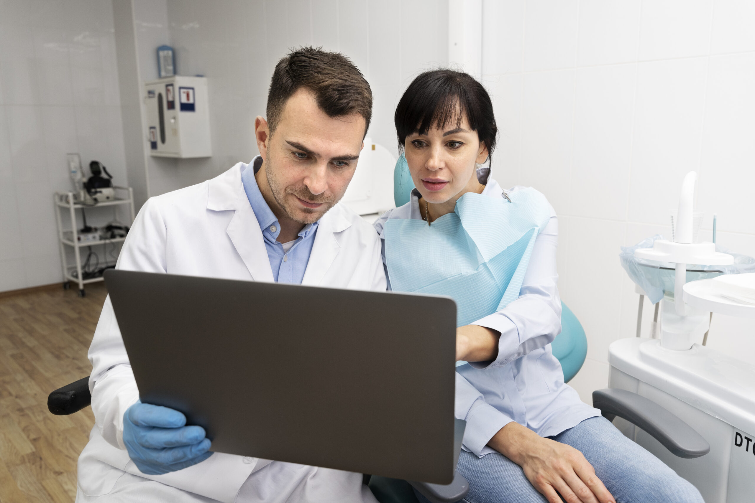 dentist-doing-check-up-patient it support company